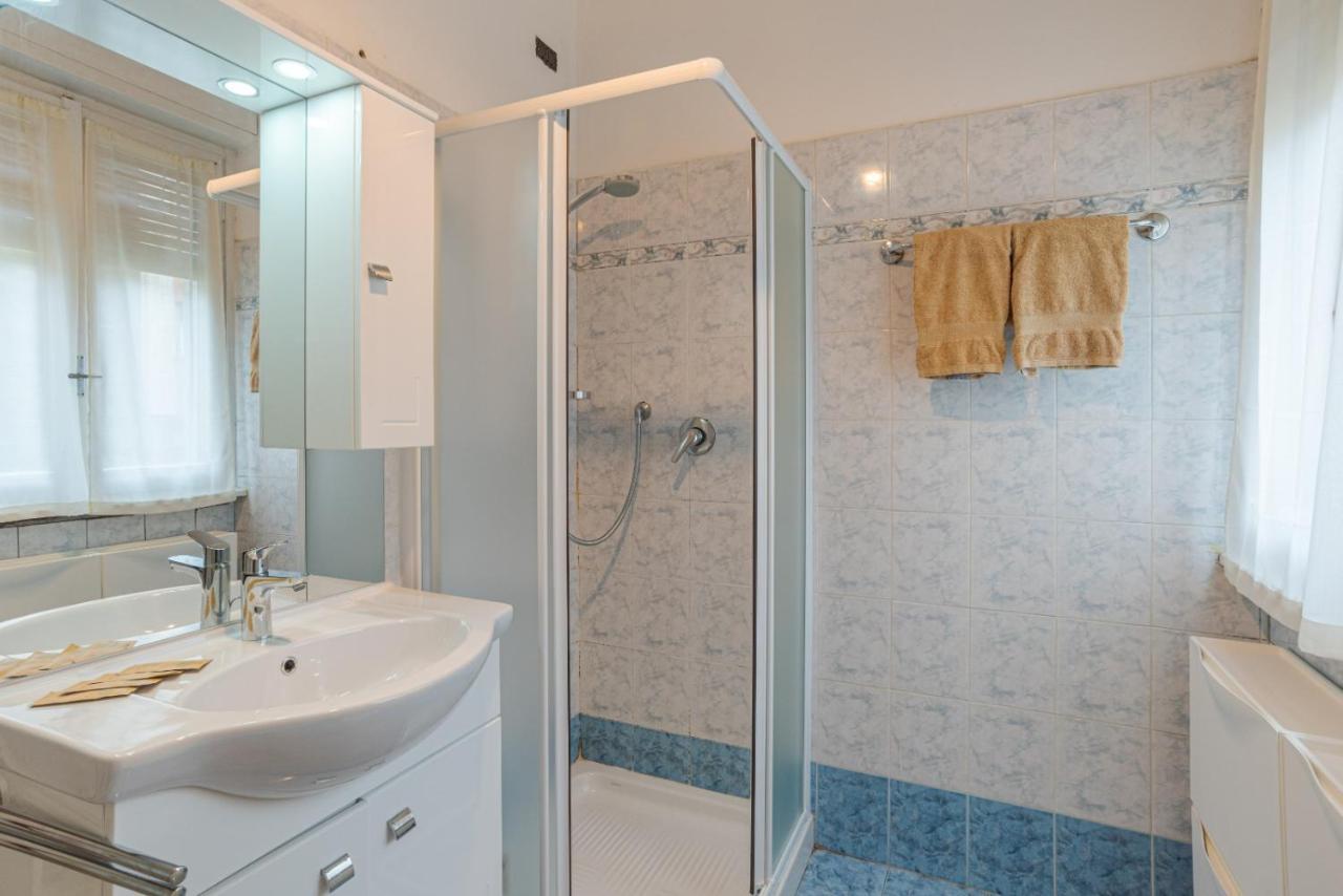 Lovely & Quiet Apartment - With Balcony & Parking Como Exterior photo